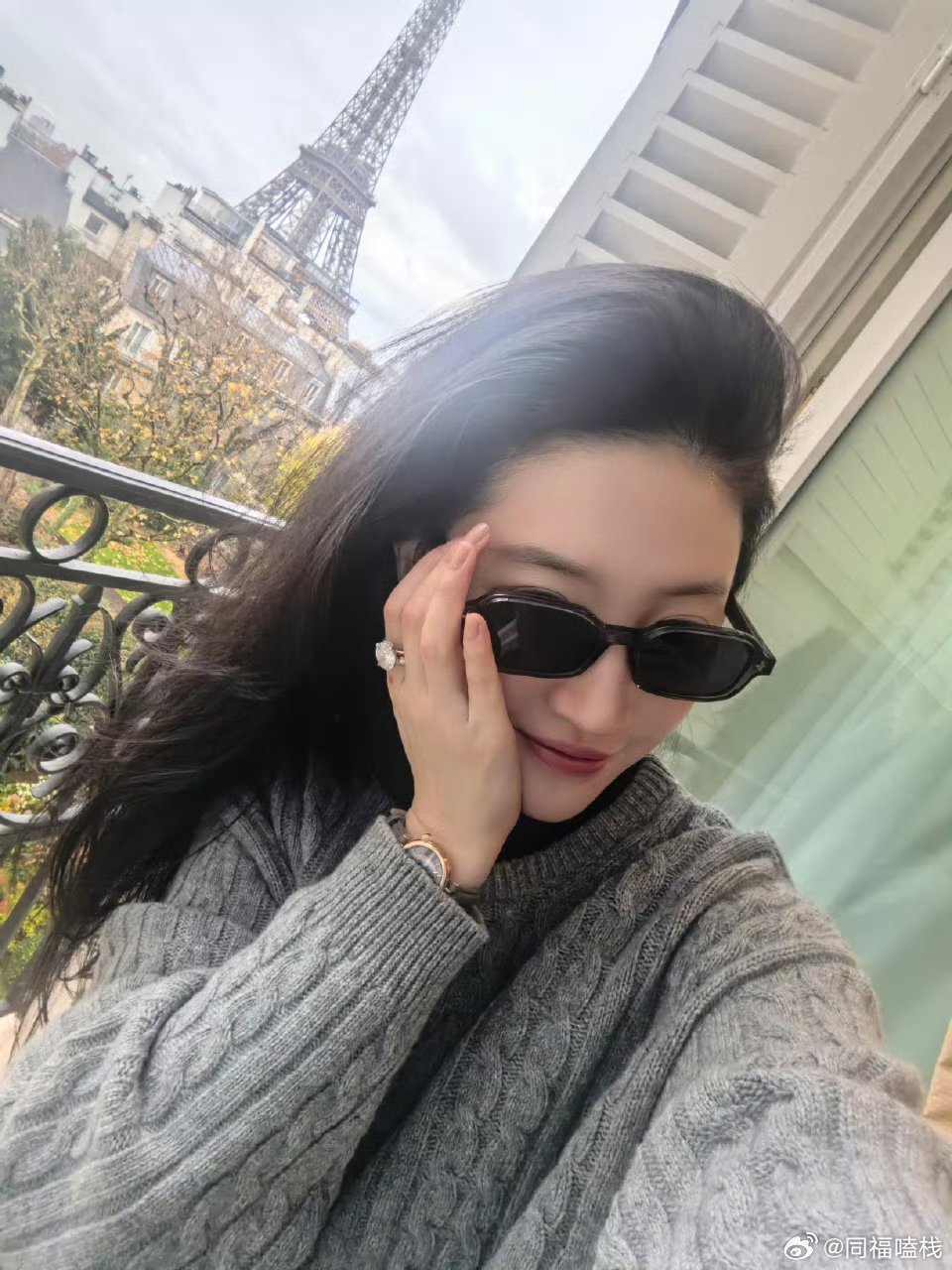 刘亦菲晒自拍美照