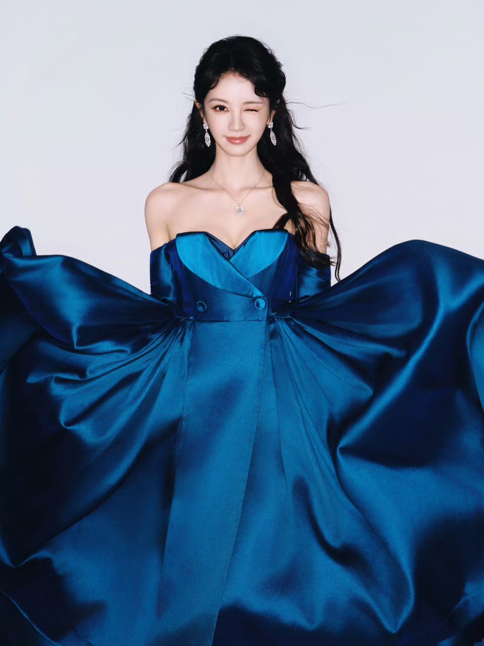 田曦薇穿Alexis Mabille高定亮相星光大赏