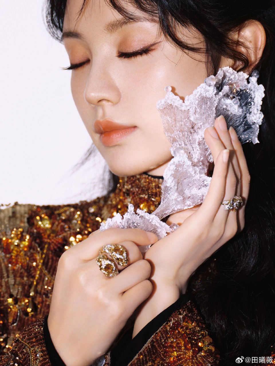 田曦薇穿Gucci流苏裙亮相腾讯视频星光大赏