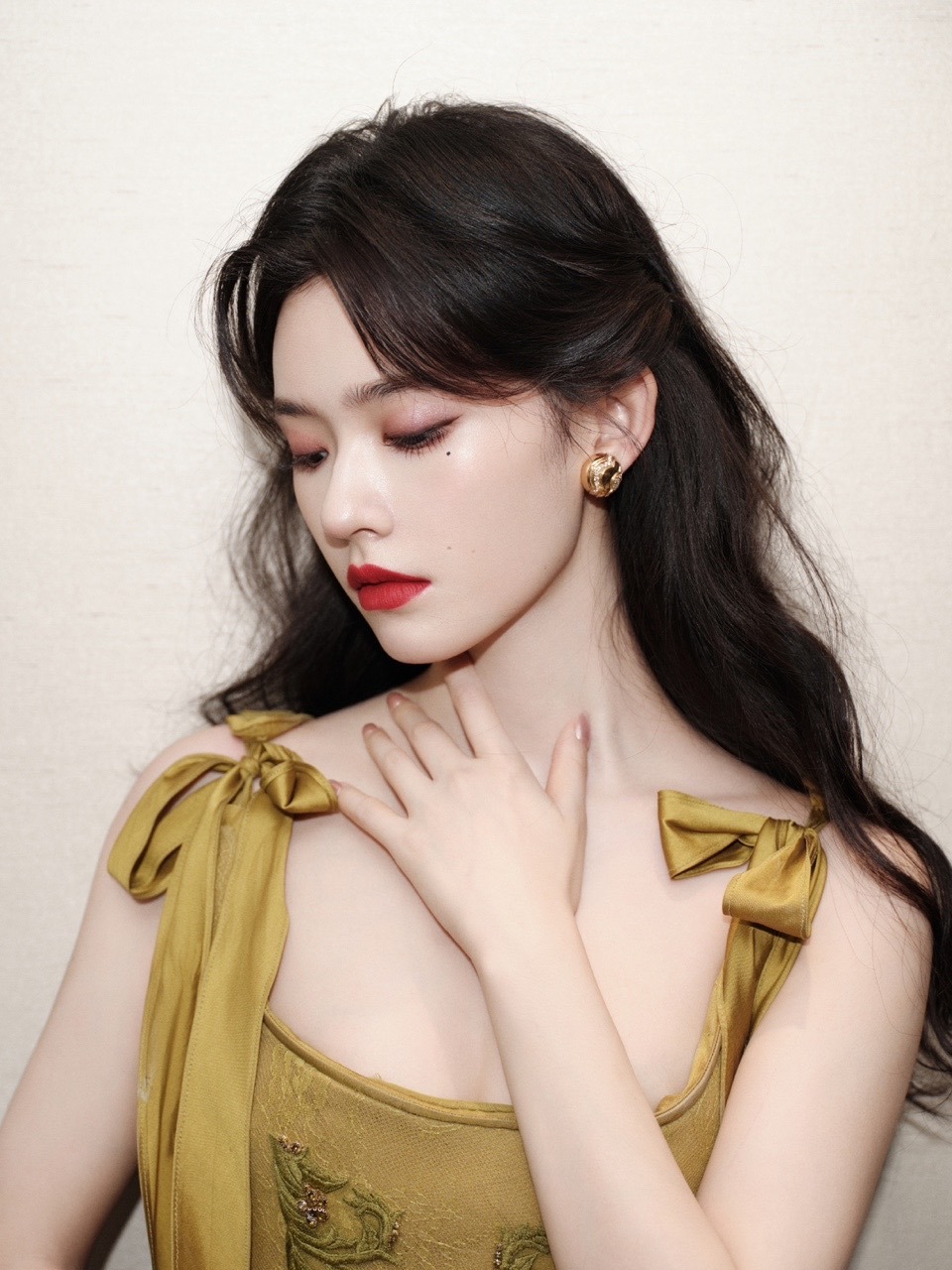 林允获年度星尚艺人称号