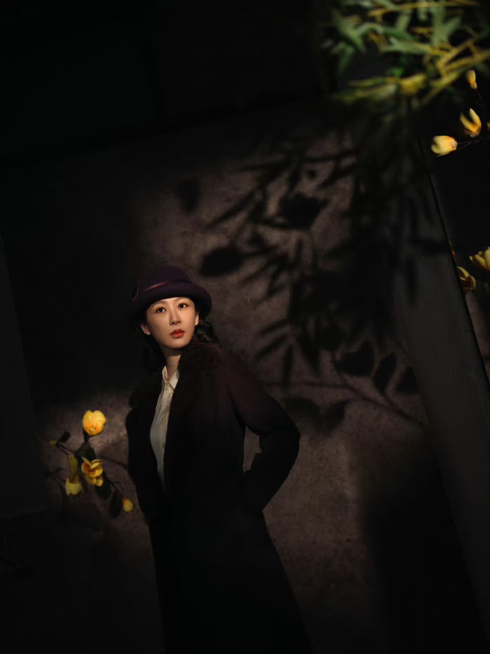 杨紫发布玉兰花主题海报