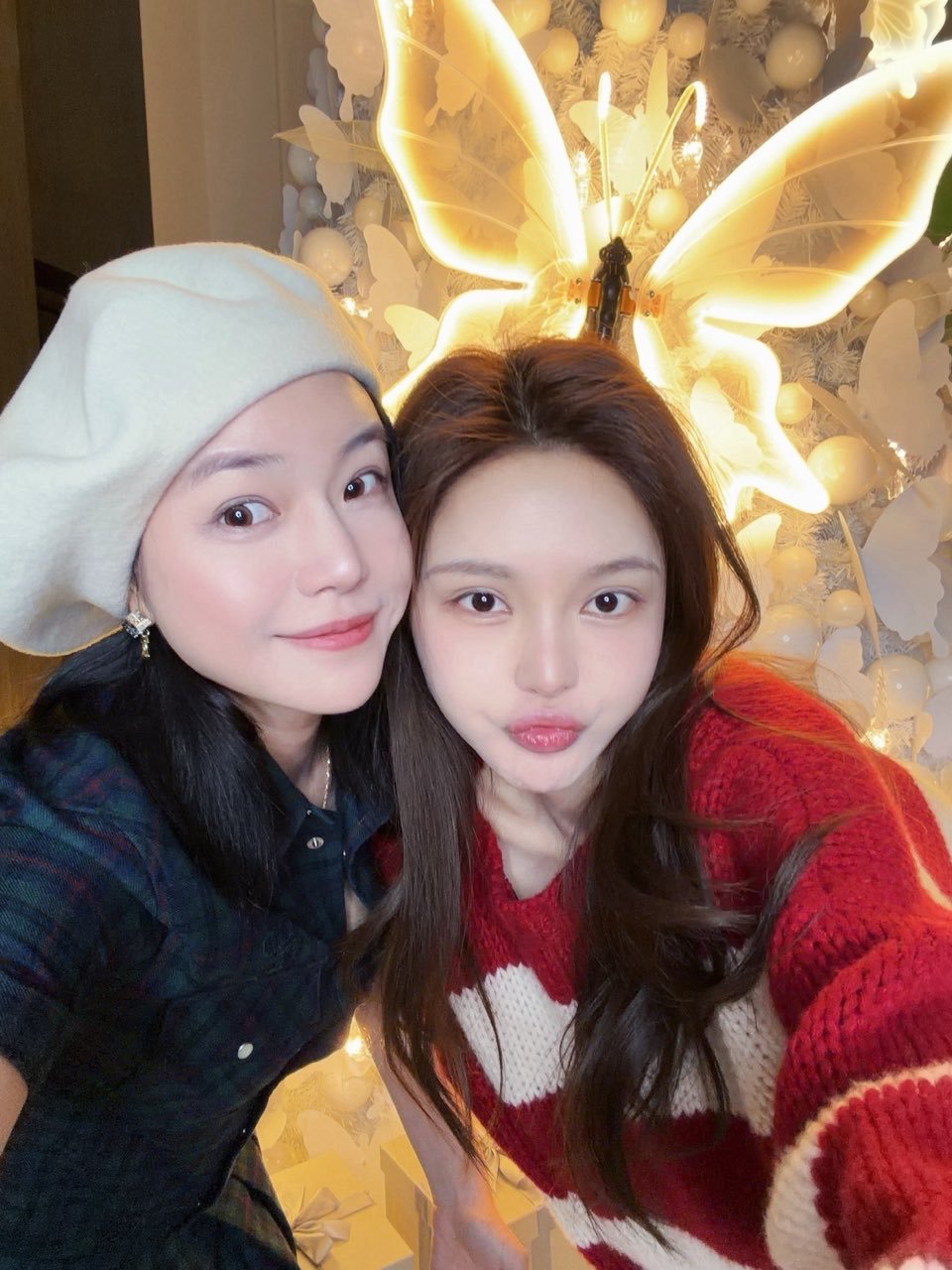 陈妍希周扬青同框共度圣诞