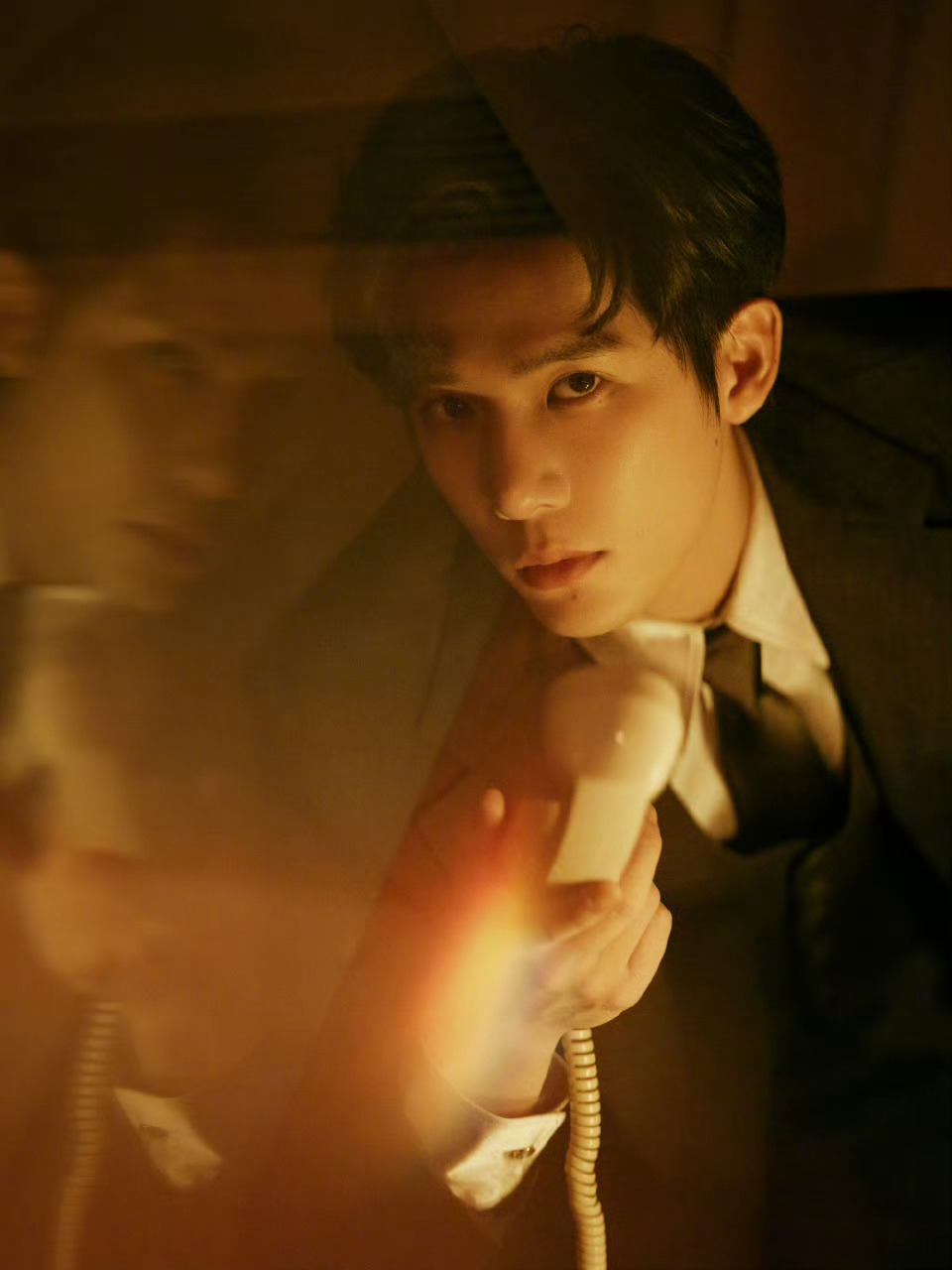 王安宇西服大片释出，尽显绅士格调