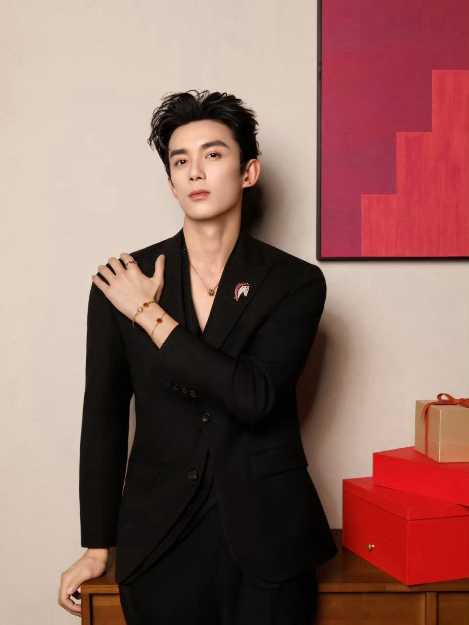 吴磊宝格丽新春大片发布