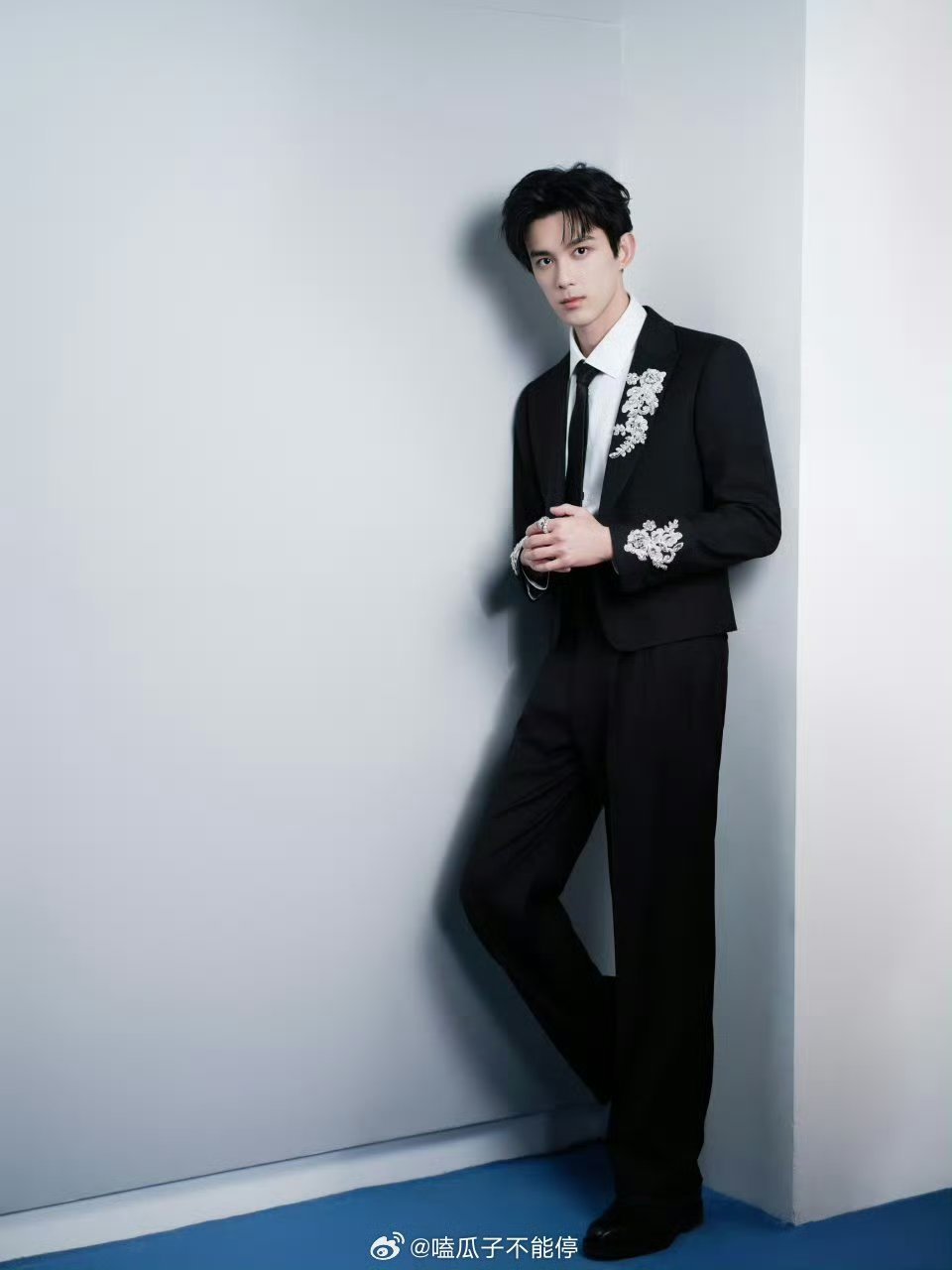 吴磊亮相盛典红毯造型曝光