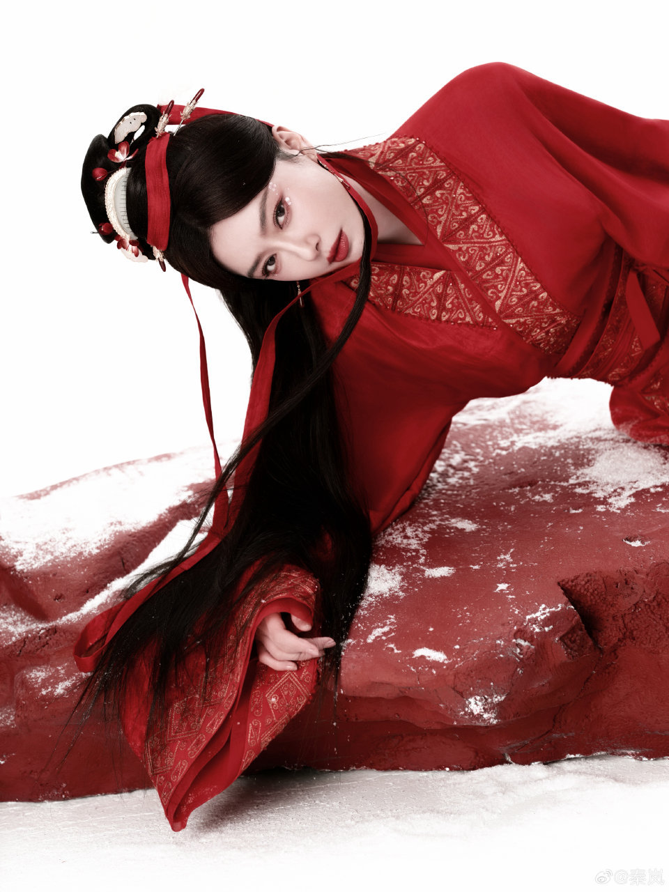 秦岚五登春晚搭档胡兵李沁演绎《贺花神》