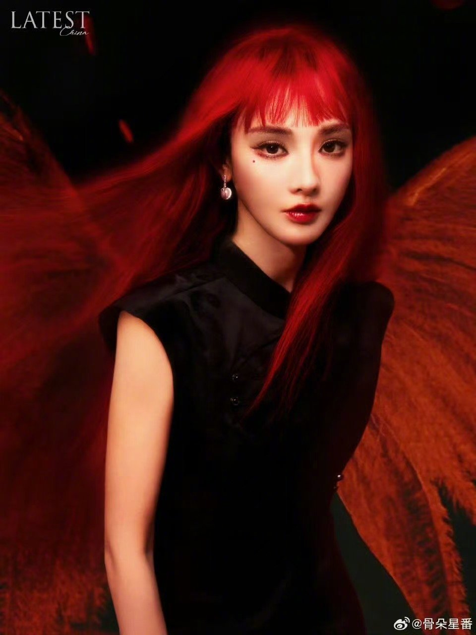 彭小苒红发造型惊艳亮相