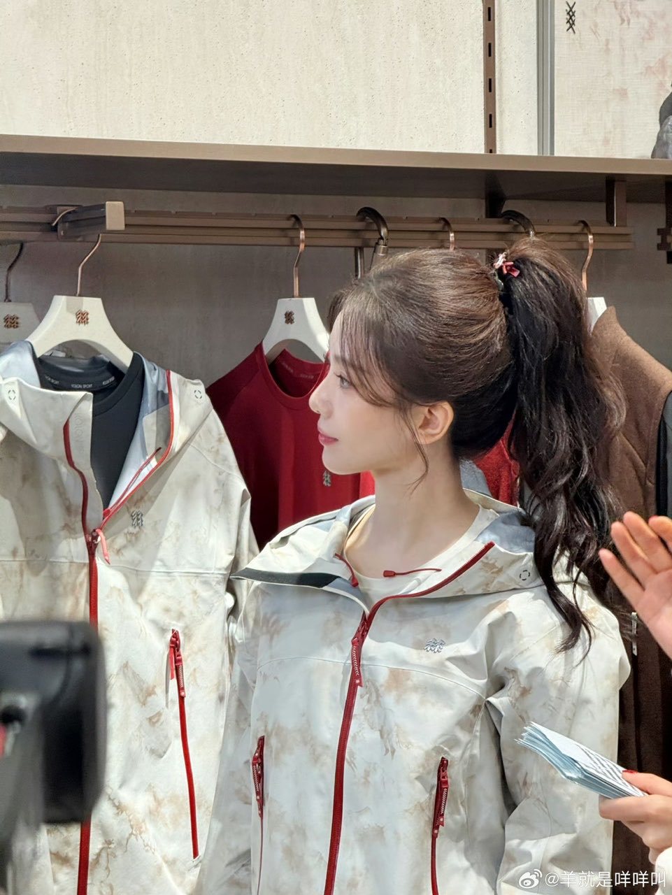 刘诗诗深圳线下活动高马尾造型亮相