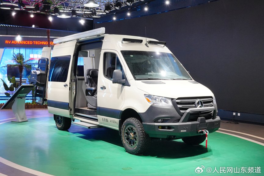 康派斯推出全球首款碳纤维越野重卡房车天阙