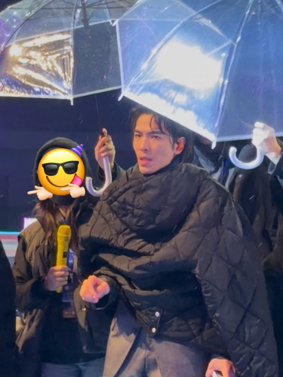 萧敬腾吕梁开唱遇飘雪，雨神人设再获验证