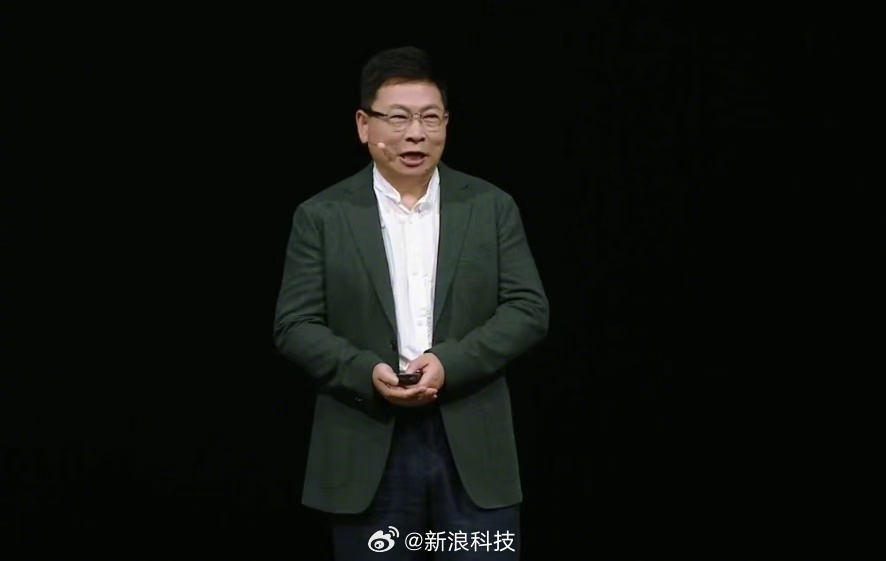 余承东自驾内蒙古称享界S9T爬坡开烂路轻松