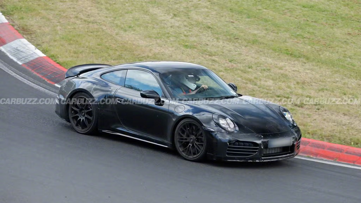 保时捷911 Turbo Touring原型车低调现身纽北赛道