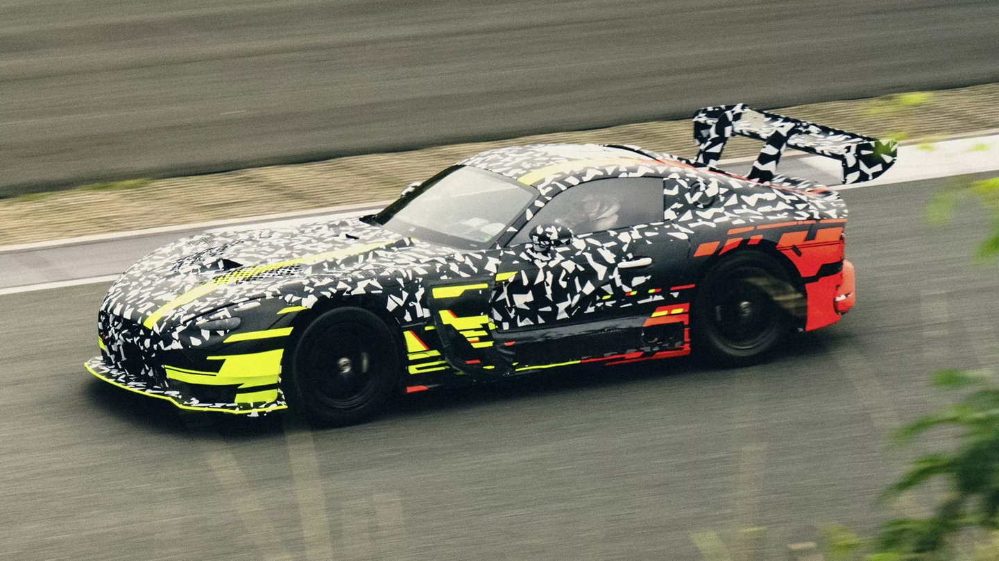 奔驰AMG GT赛道版预告图曝光，燃油性能车再进化