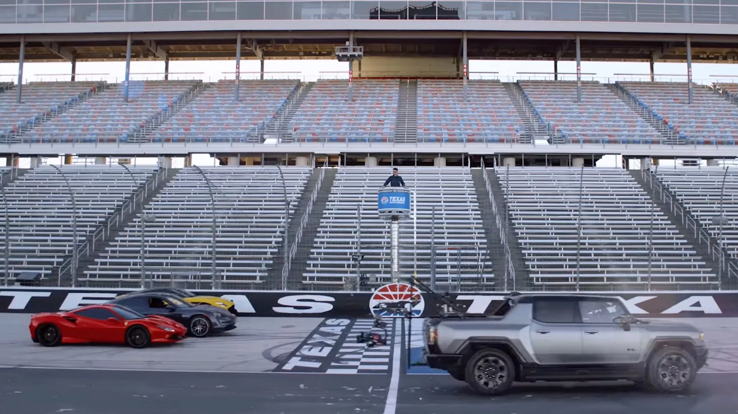 纯电悍马直线加速超越法拉利福特GT