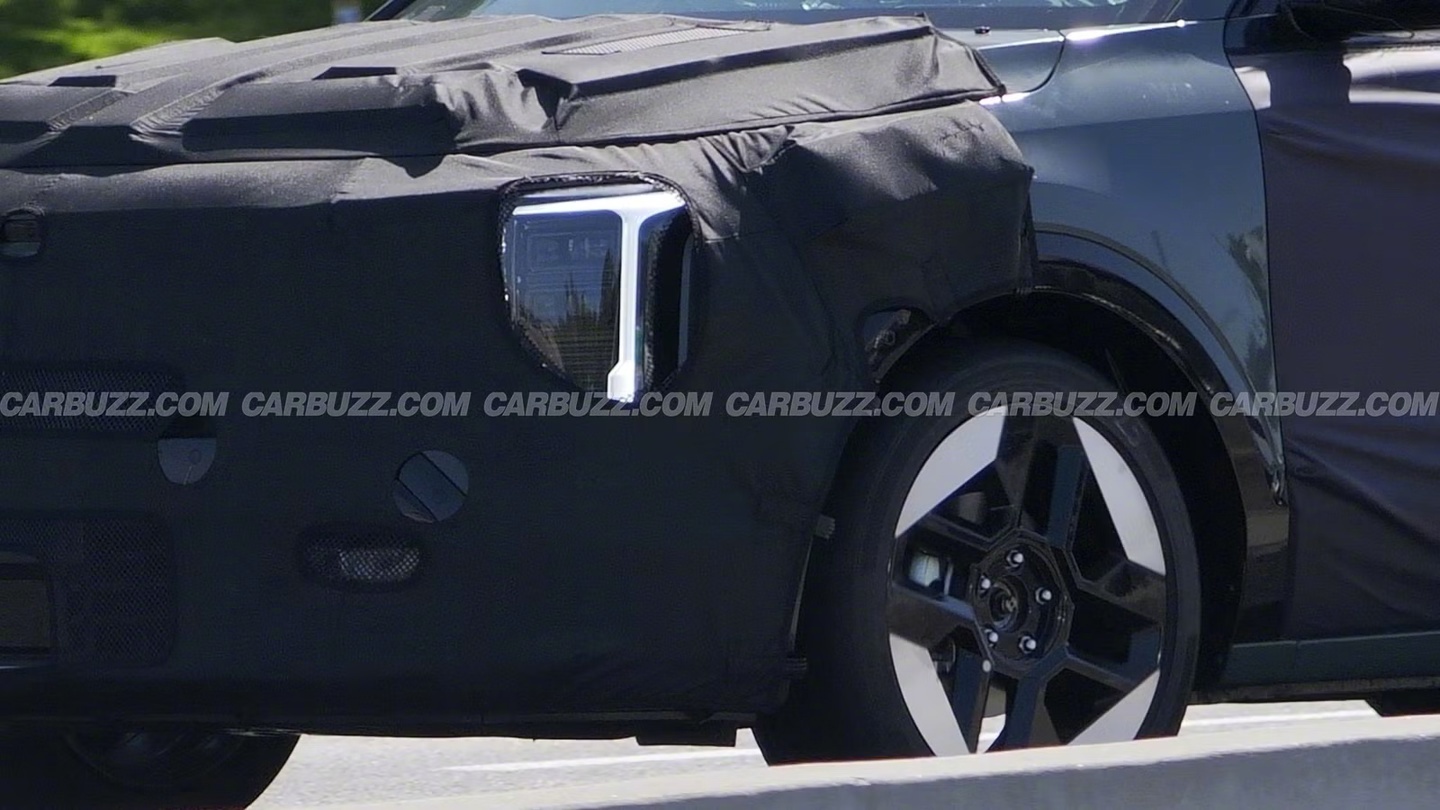 起亚极睿Niro改款路测图曝光，放弃虎颜设计