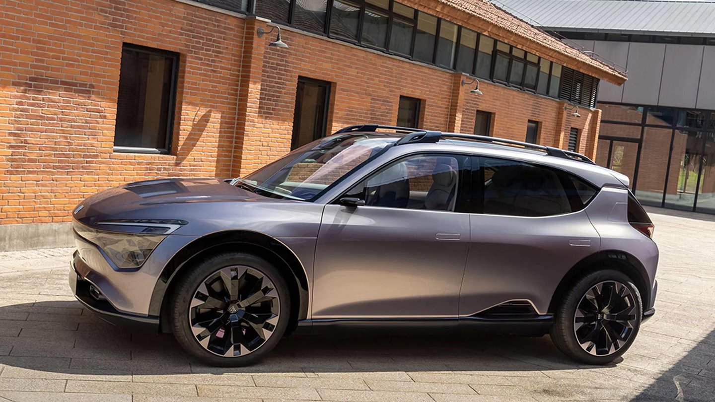 通用上海设计工作室展示两款别克概念车，分别主打舒适与驾控