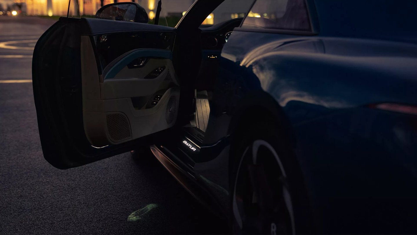 宾利推出40万反射镜定制灯光秀，11秒迎宾动画自由设计