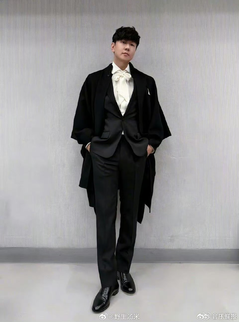 朴宝剑向林俊杰要签名，坦言听其歌长大