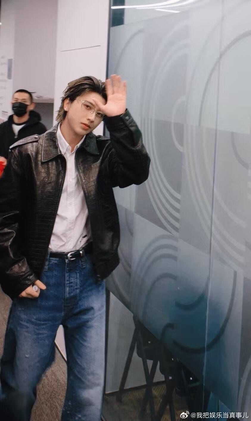 蔡徐坤空降扫楼生图曝光