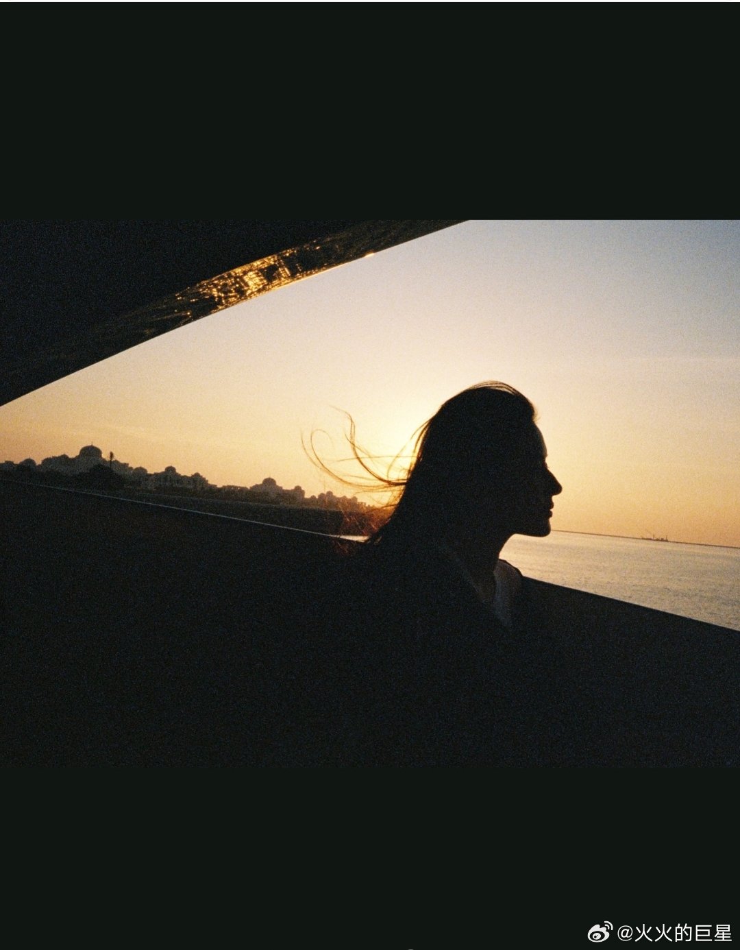 刘亦菲晒阿布扎比头巾造型库存照