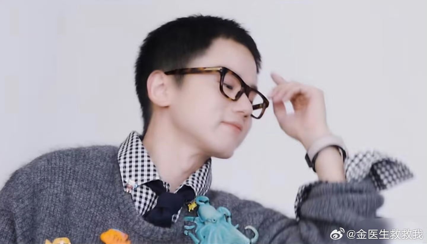 张杰新造型引热议