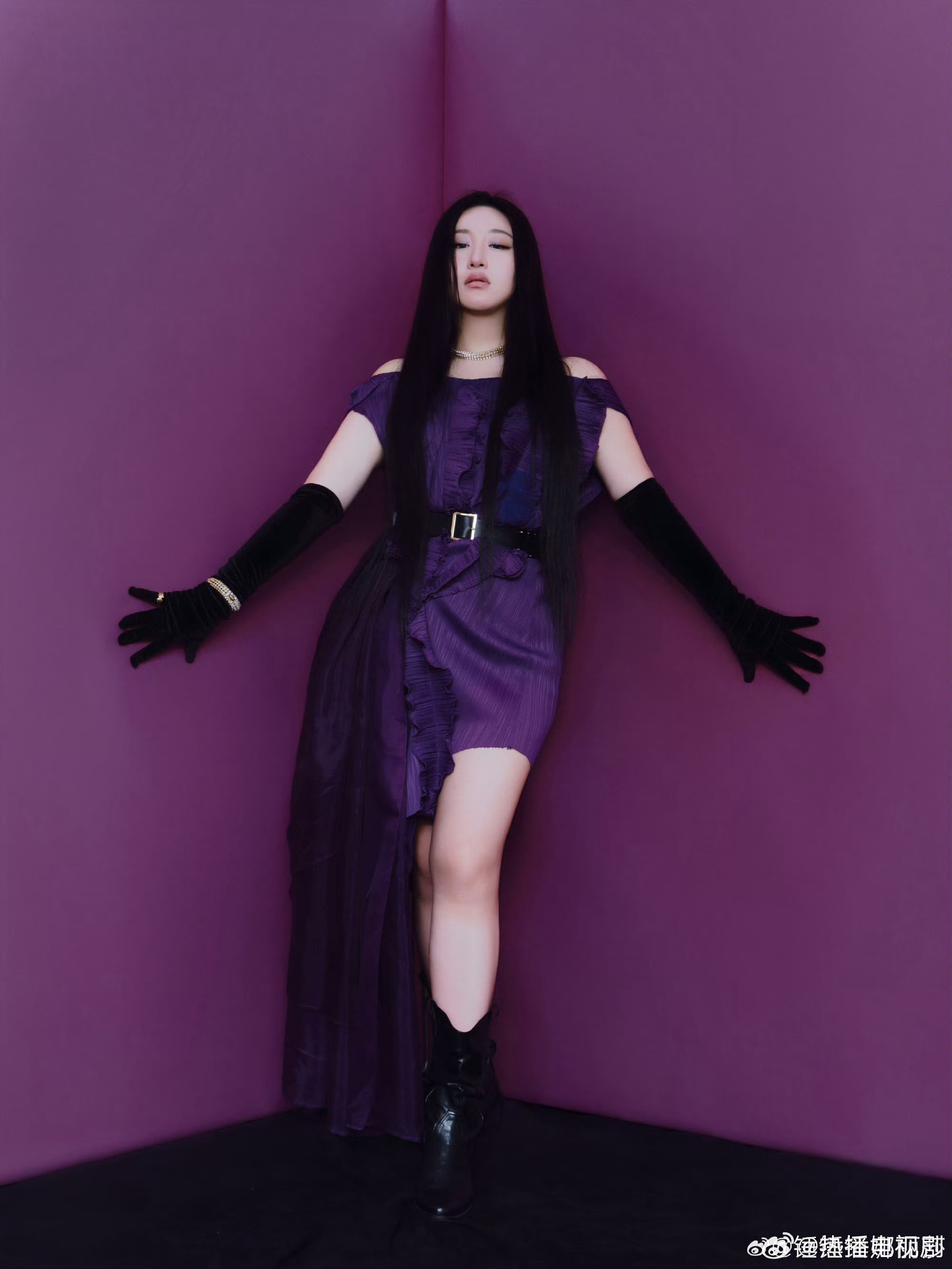 锤娜丽莎助阵尤长靖舞台，直播间直白夸赞好友