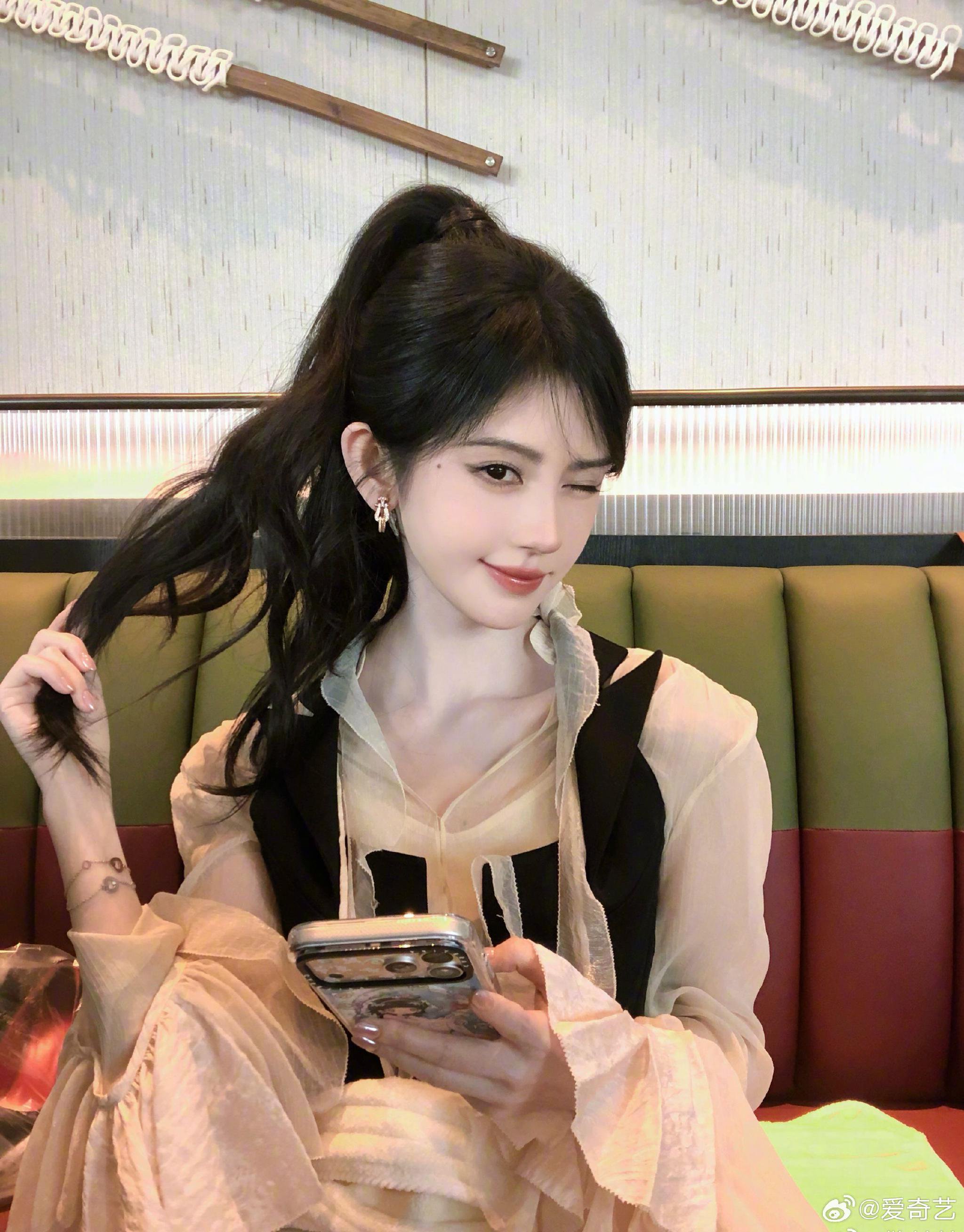 鞠婧祎秋风捎来温柔，早安出发