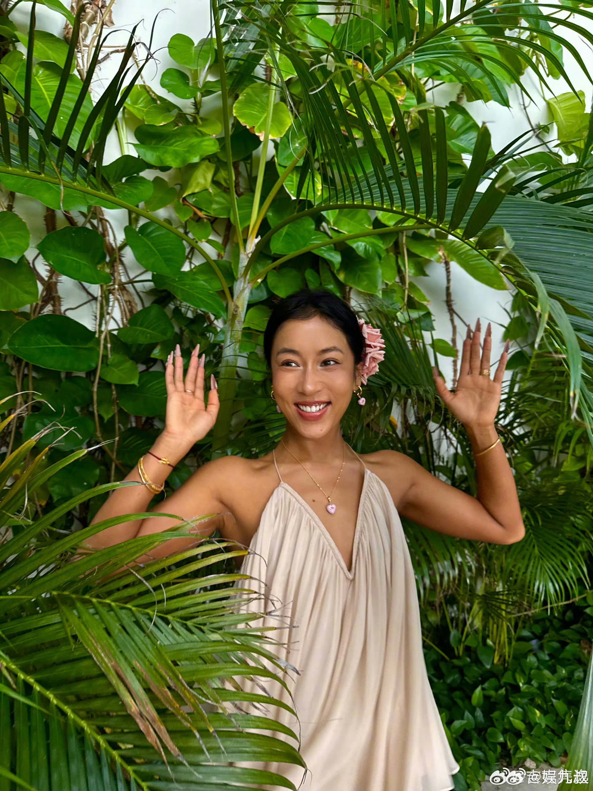 吉克隽逸回应露肤度高争议，强调穿衣自由无需定义