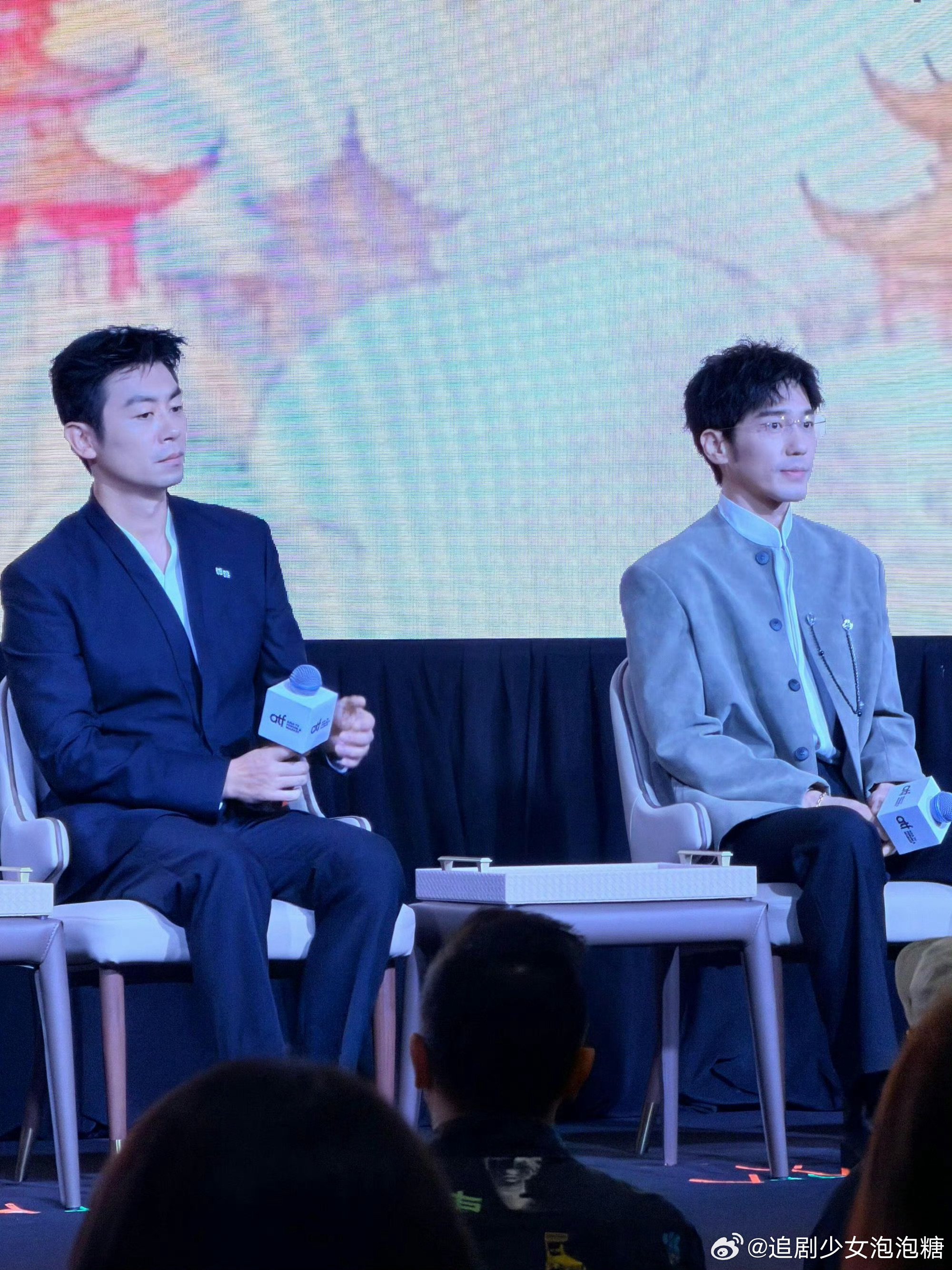 白宇朱亚文新加坡宣传新剧《太平年》，儒雅内敛气质引关注