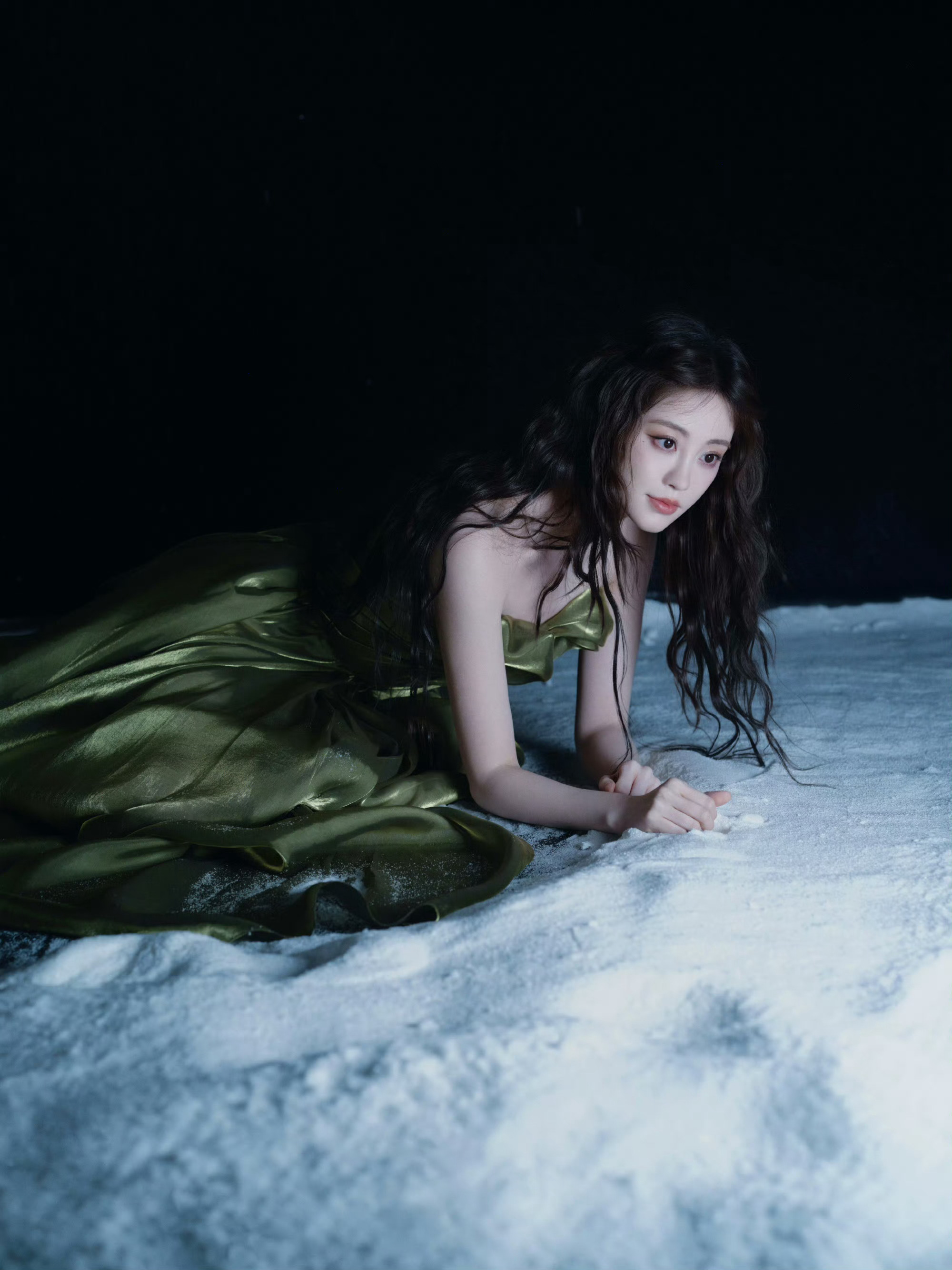 祝绪丹尖叫之夜绿裙亮相，仙气如蝶