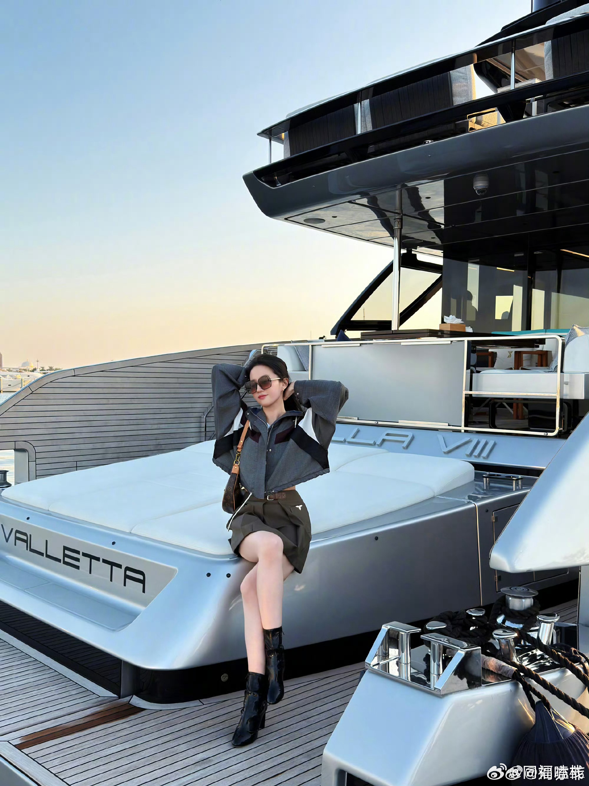 刘亦菲阿布扎比游艇度假照曝光