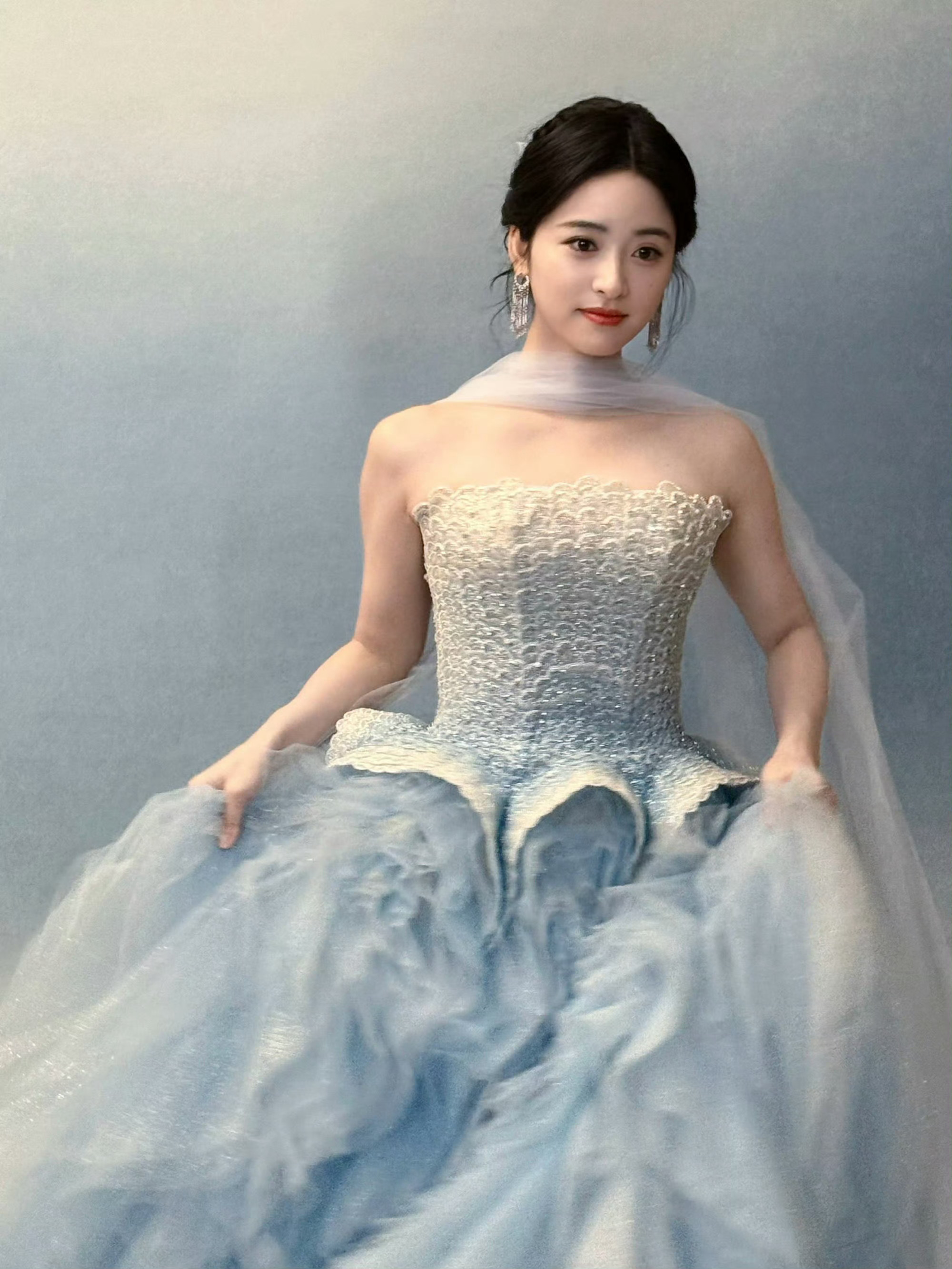 沈月人鱼婚纱造型惊艳亮相