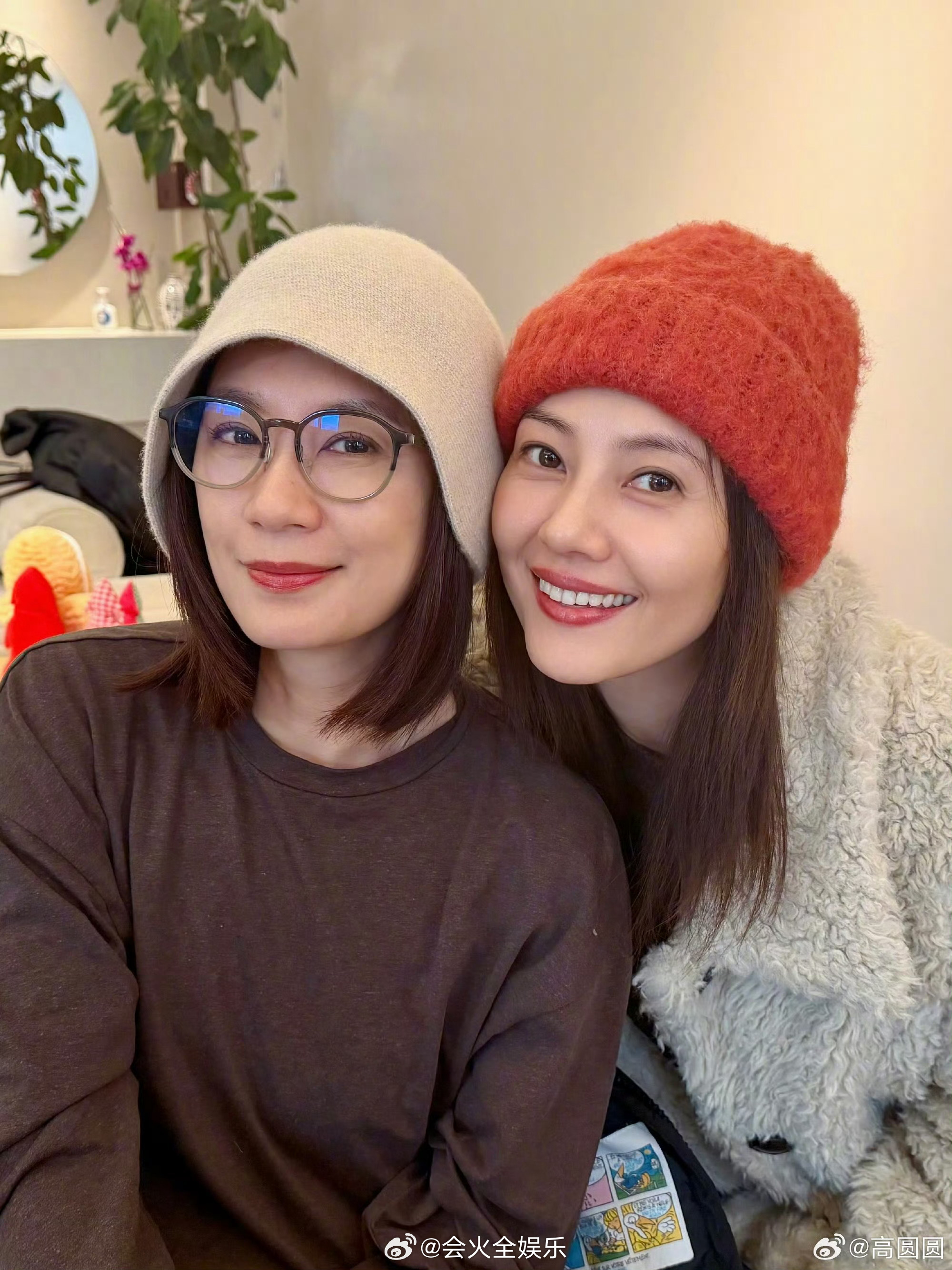 贾静雯高圆圆再度同框合照