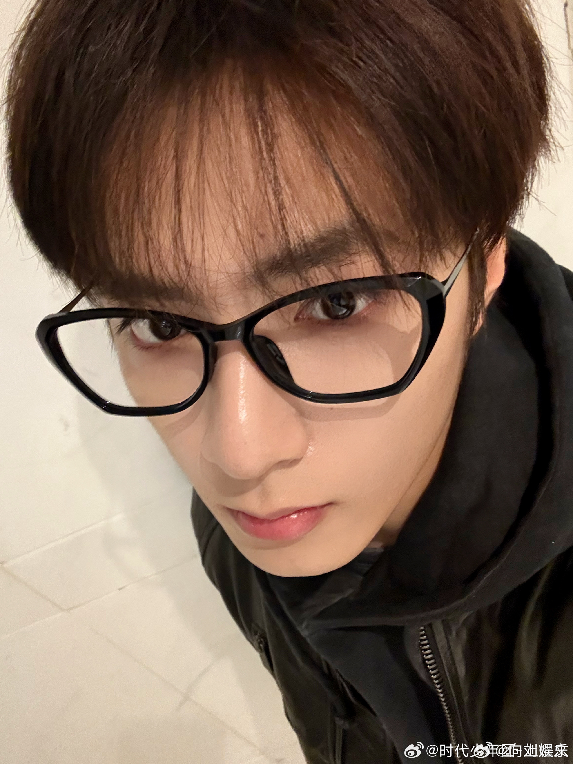 农民工刘耀文返京秒变时尚达人