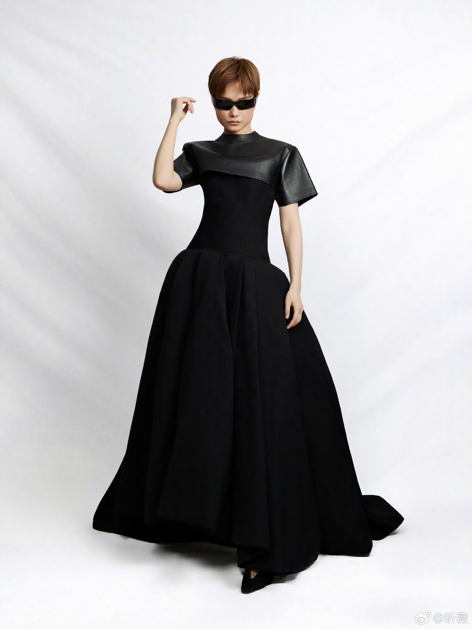 李宇春微博之夜穿BALENCIAGA夏季26系列亮相