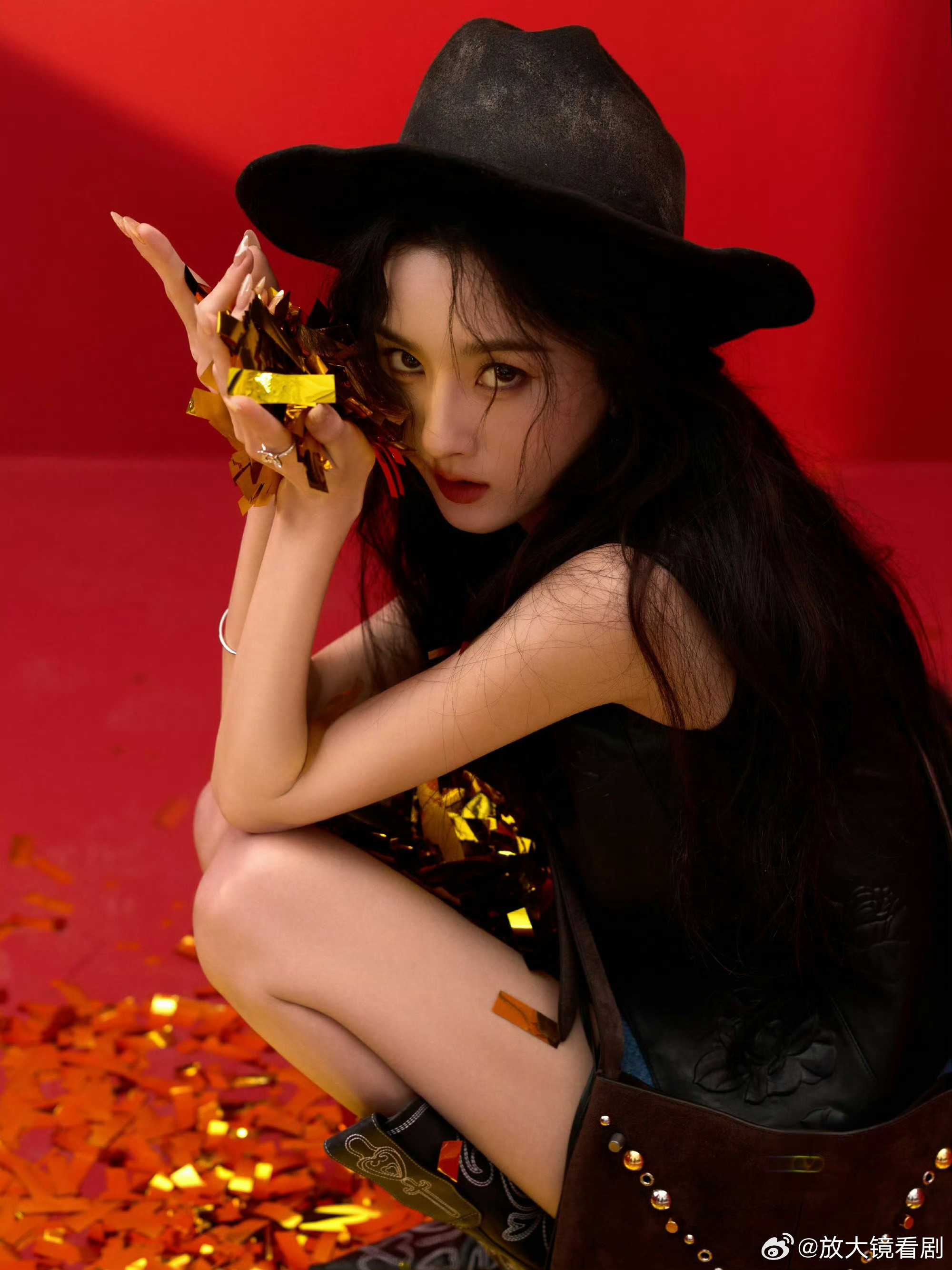 宋祖儿新年红妆出镜，化妆师华天崎打造