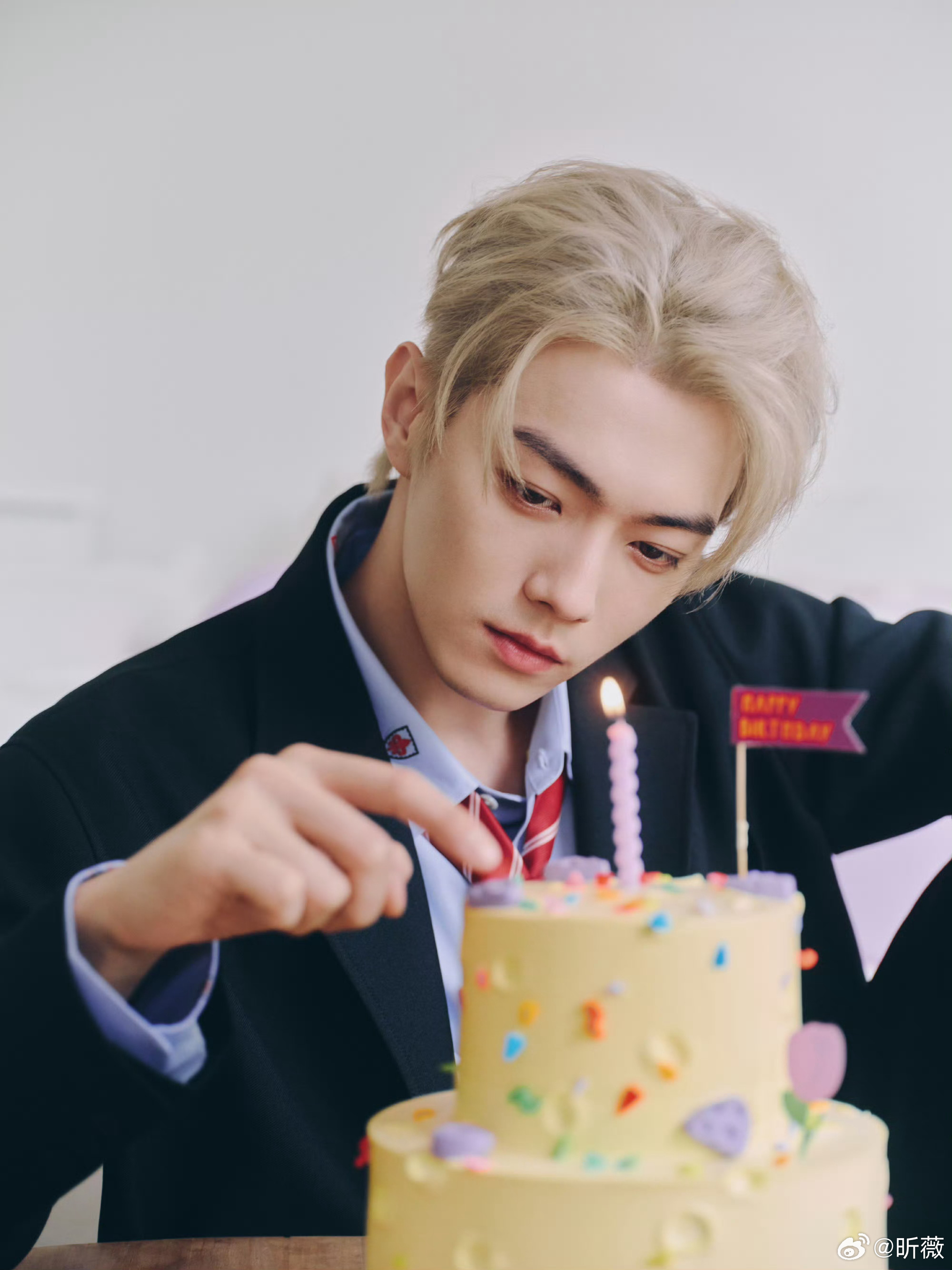 许凯生日获祝福，新角色引期待