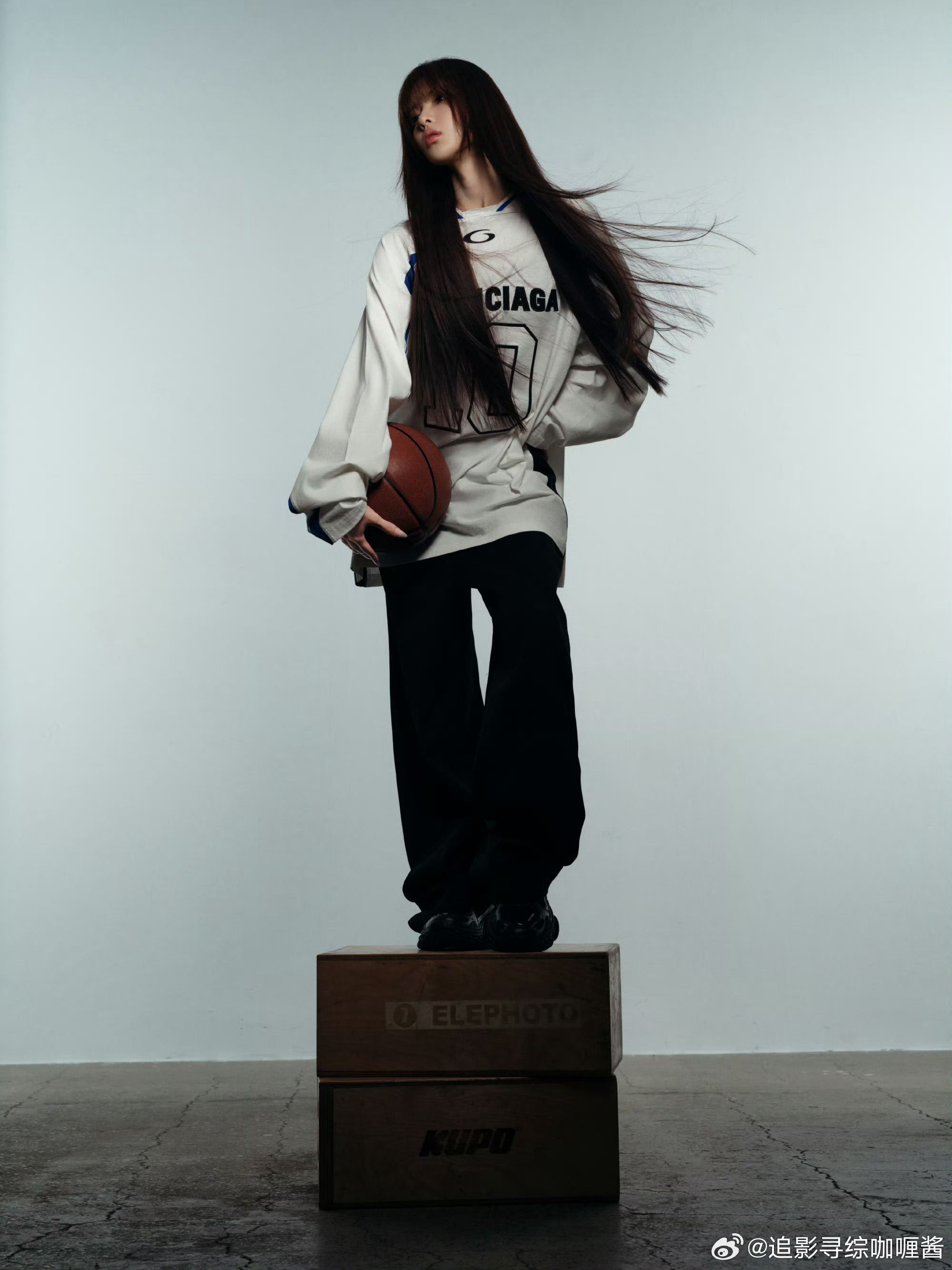 张艺凡抓鱼技能惊艳全场，范丞丞喊话杨超越无果