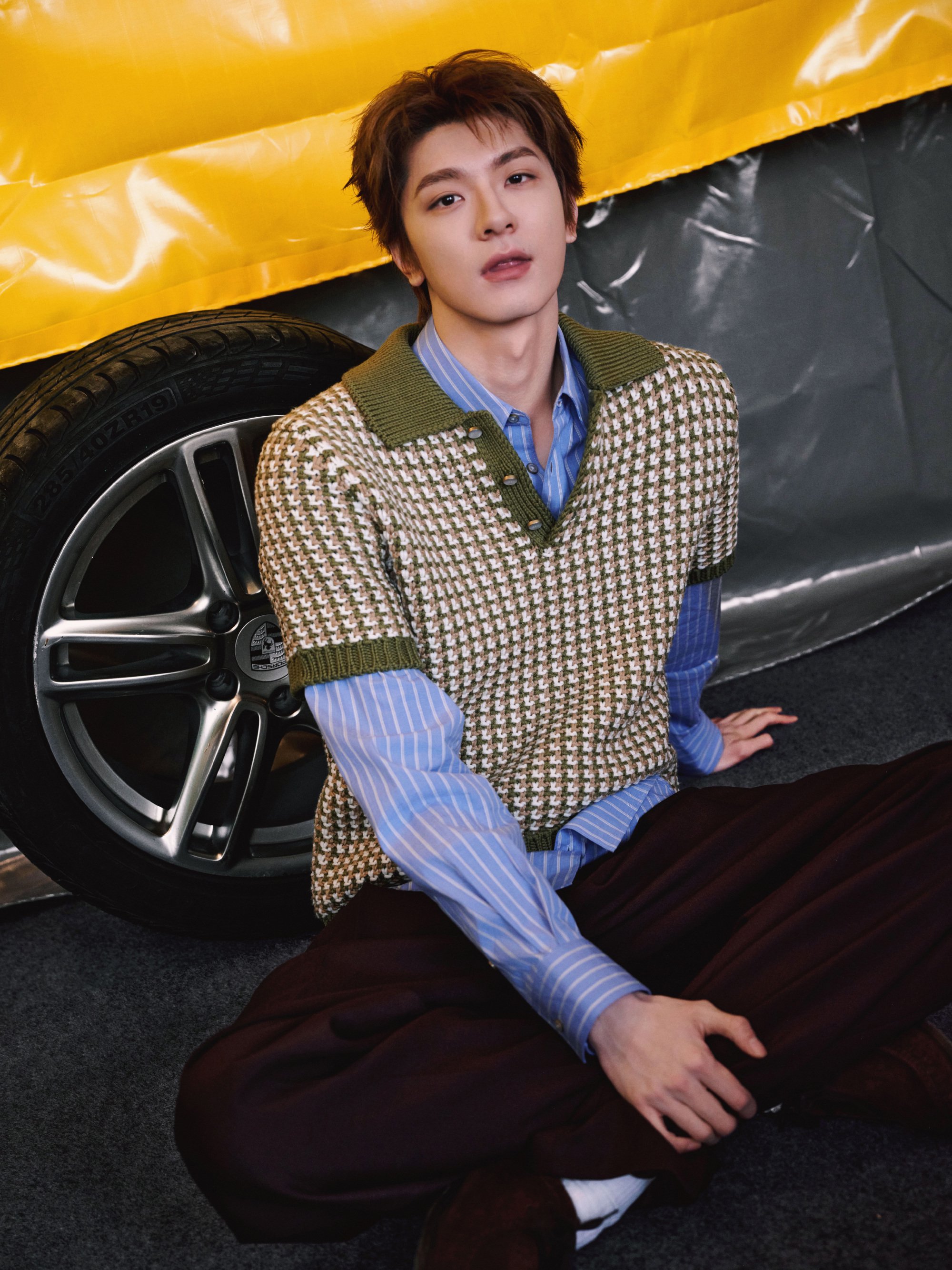 林一F1活动造型多变，金发与阳光形象引关注