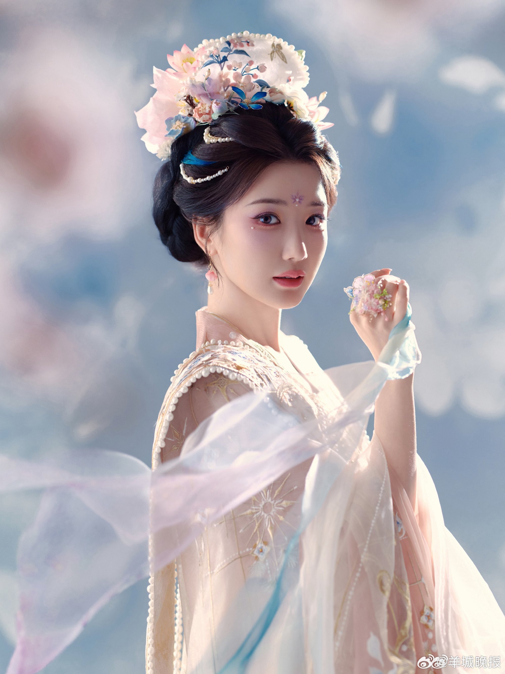 毛晓彤回应深夜现身美容诊所，自曝面粉不耐受
