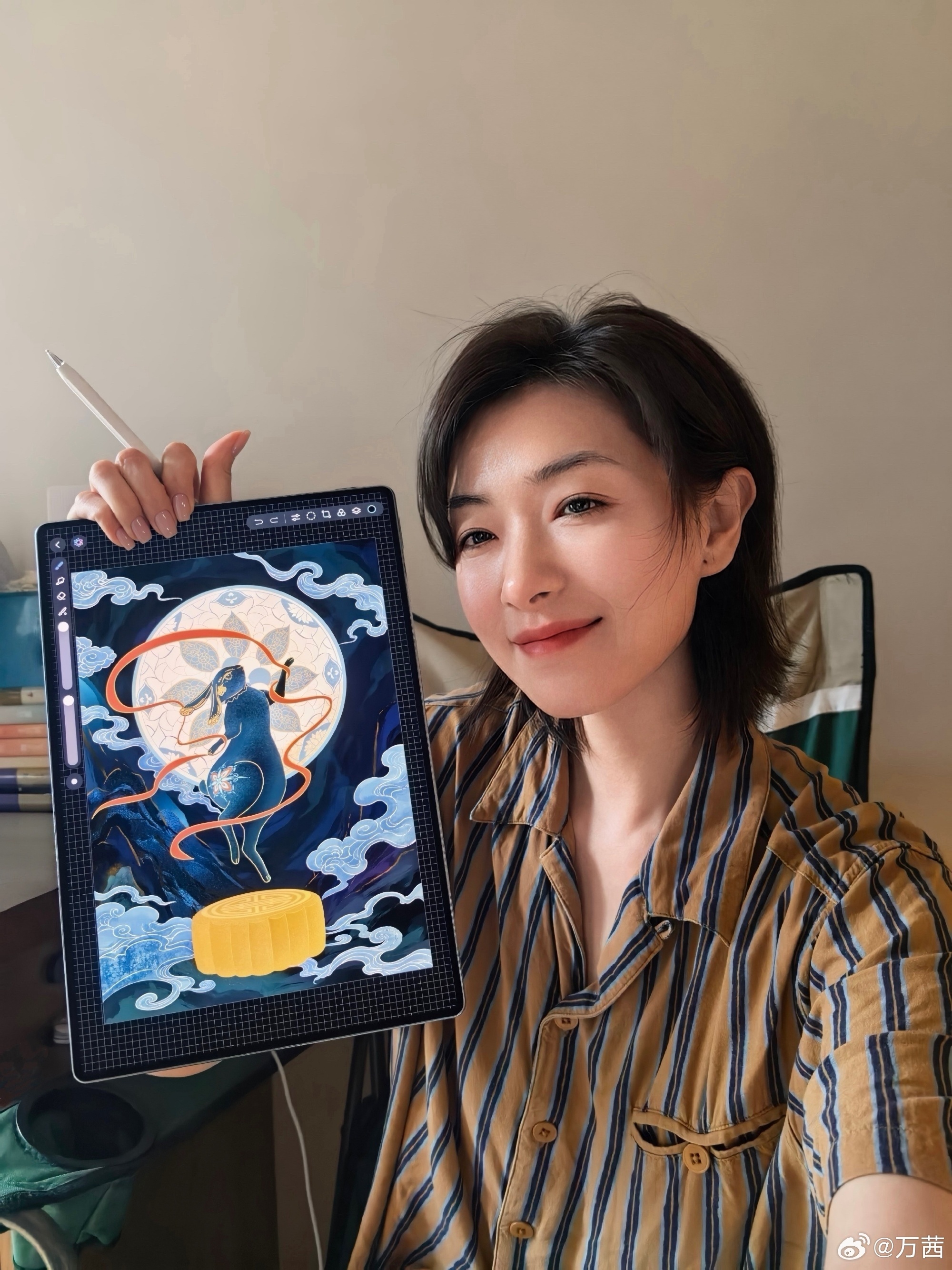 万茜手绘飞天造型国风中秋兔