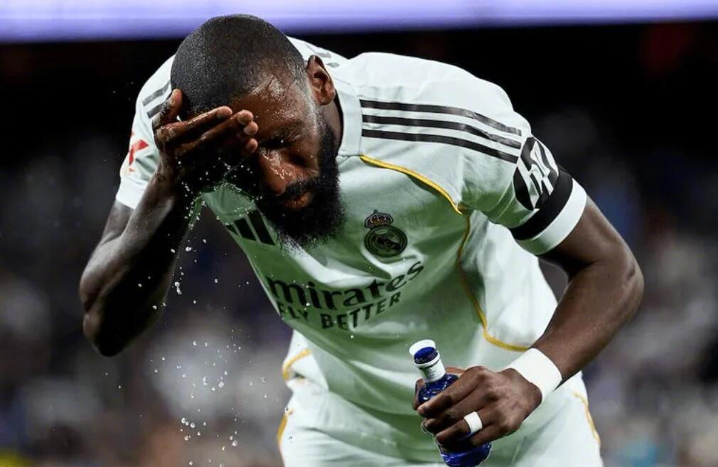 皇马后卫吕迪格膝击对手引争议，德媒称其不应入选世界杯