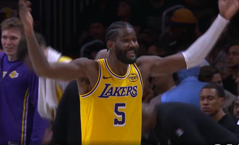 裁判改判艾顿进攻犯规热火获球权