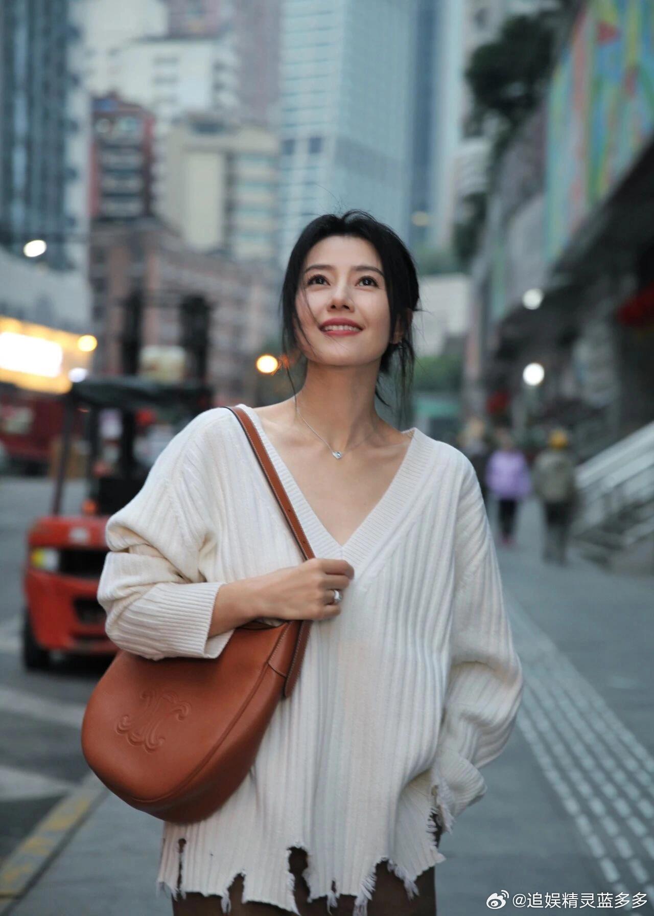 高圆圆复古港风大片诠释经典韵味