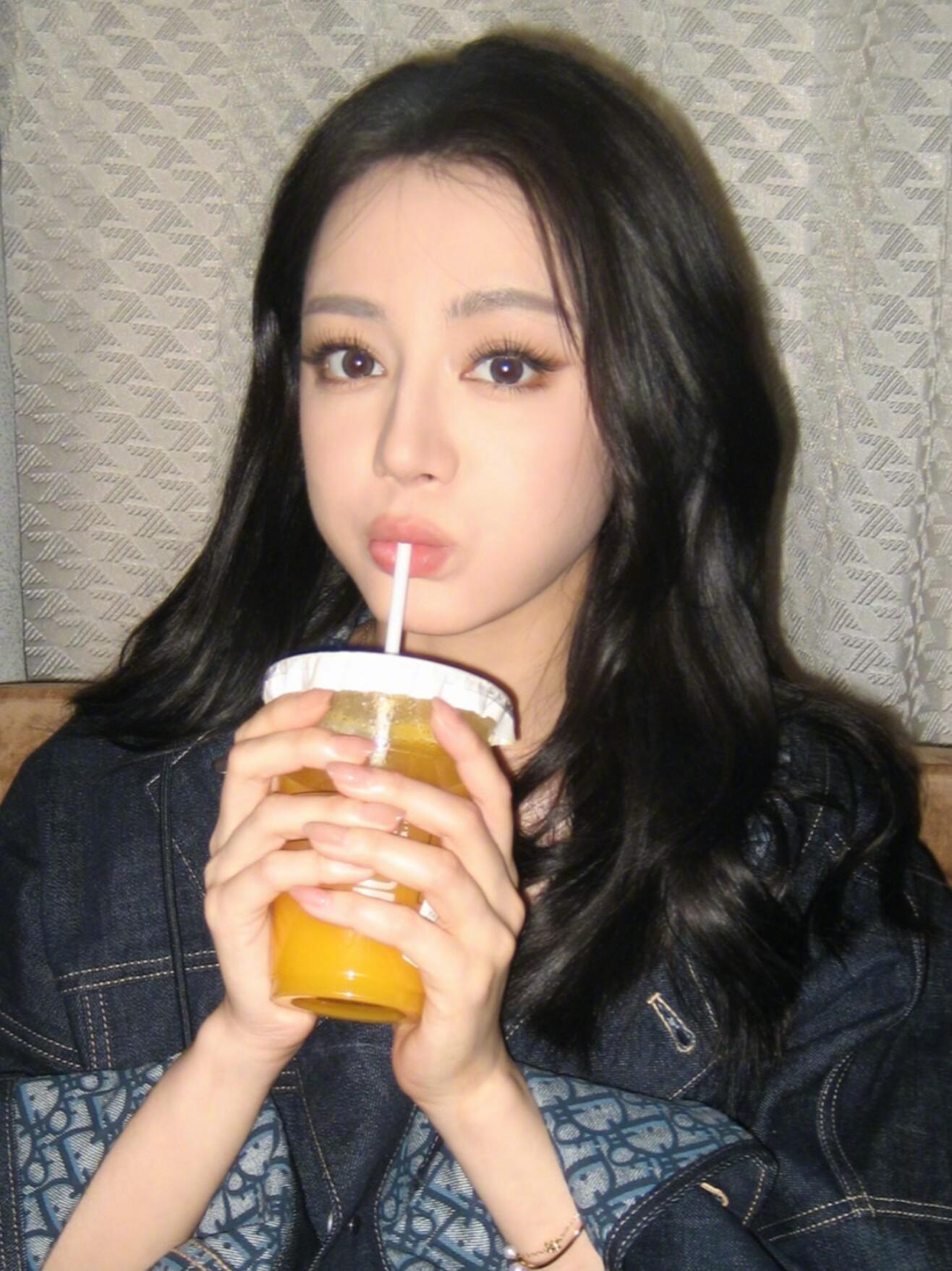 热巴白开水妆容引关注