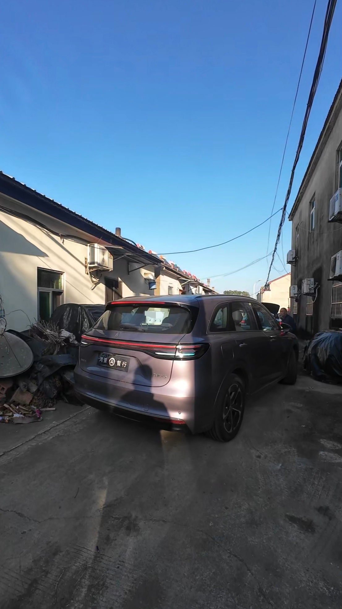 新手停车难鸿蒙智行售后驱车50分钟上门画线