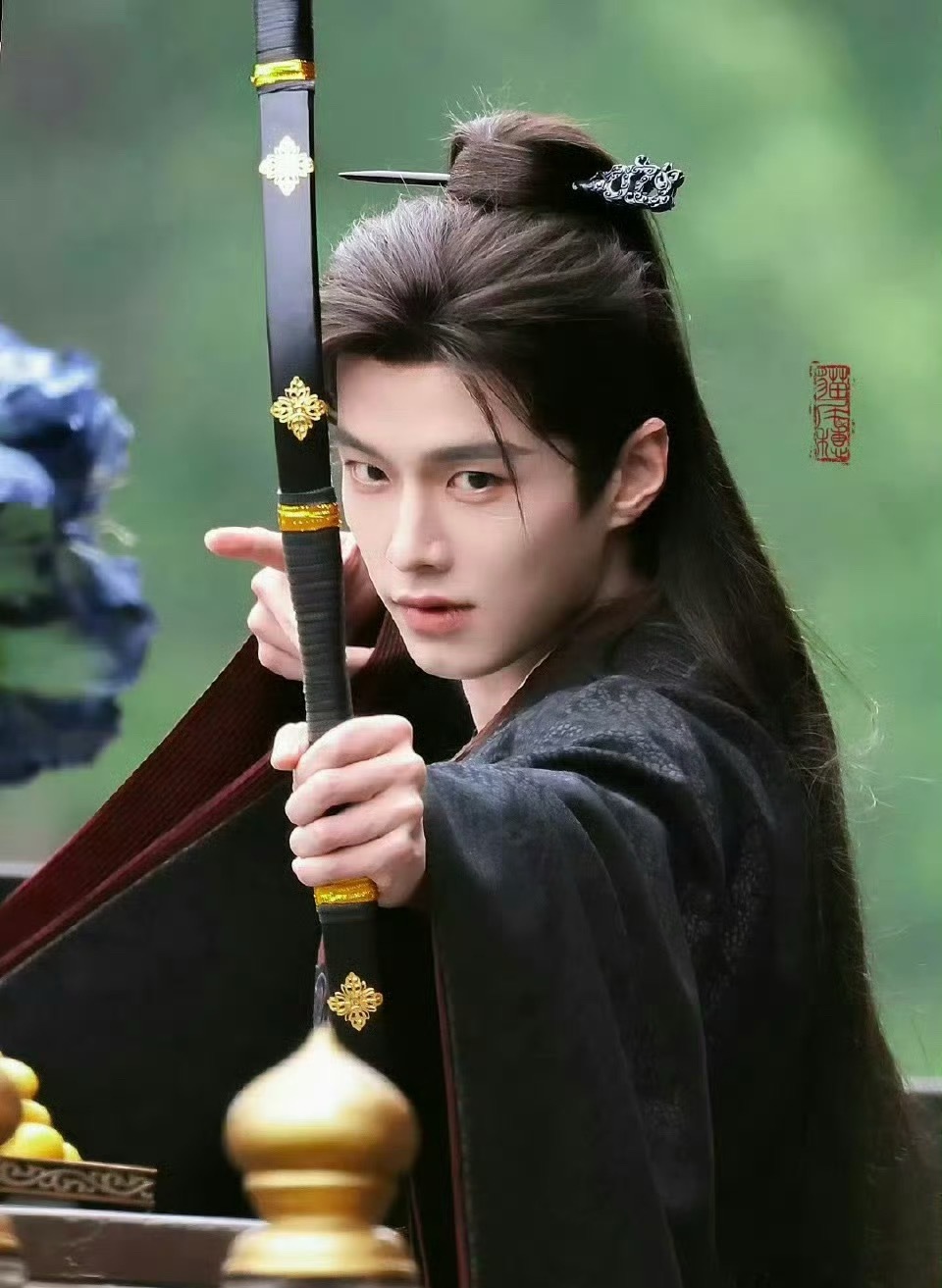 虞书欣何与二搭《神仙肉》，张凌赫凭《逐玉》飞升