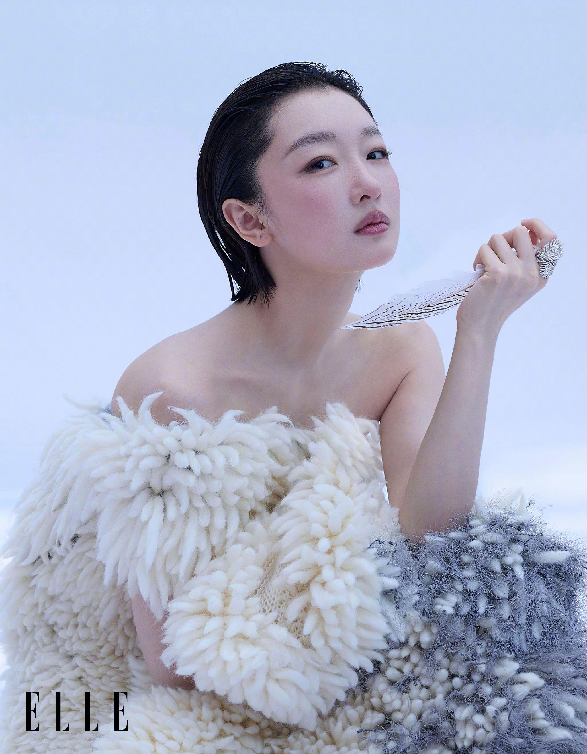 周冬雨ELLE金九大片，宝诗龙羽毛轻盈灵动