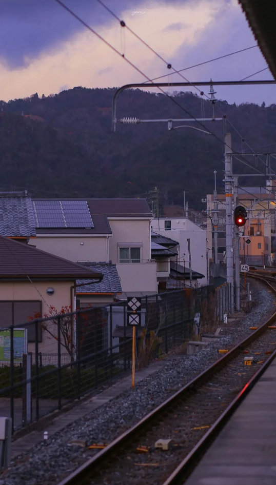 公交车上小朋友让座纯真举动温暖乘客
