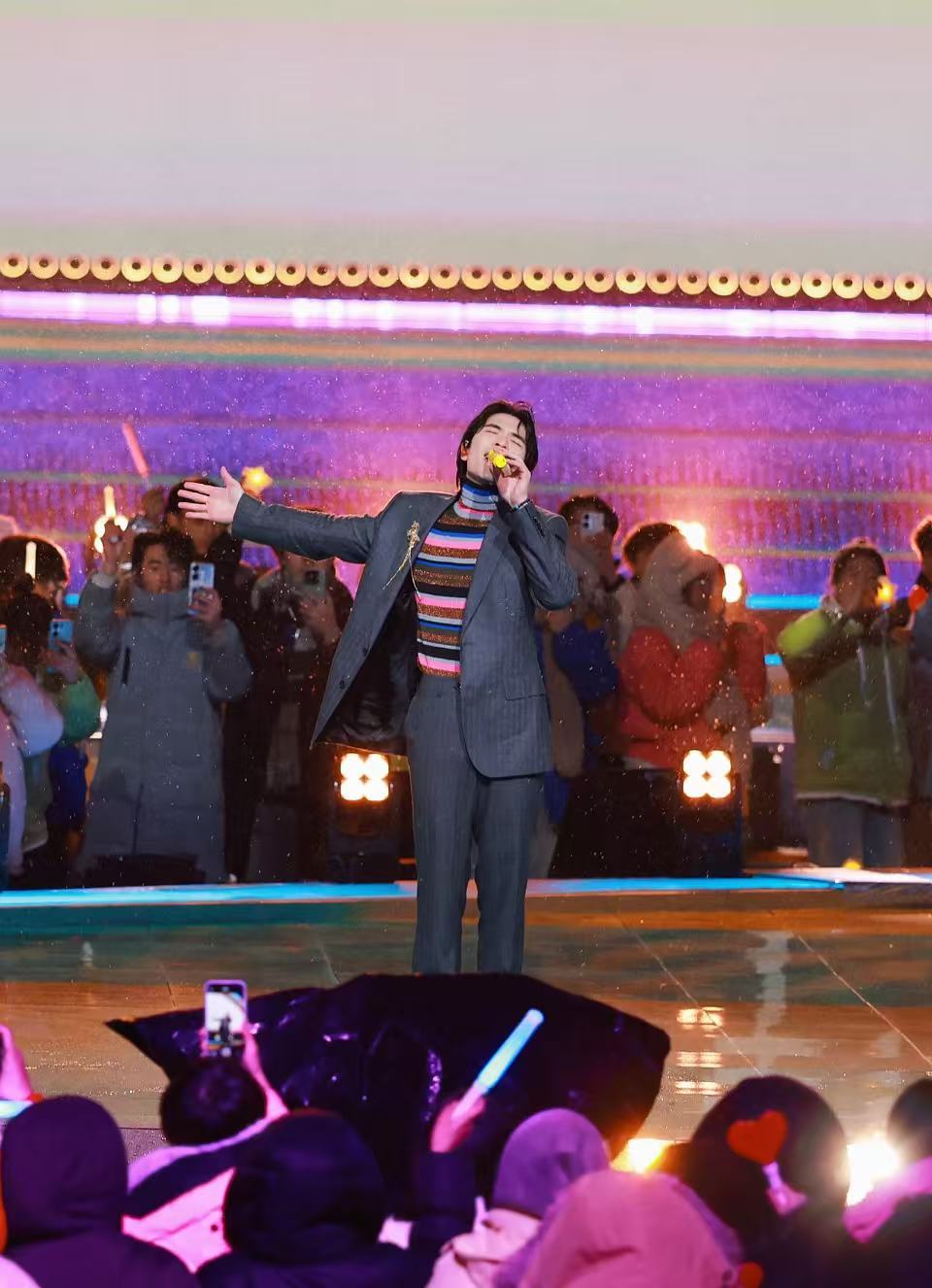 萧敬腾吕梁开唱遇大雪，雨神变雪神再现神奇体质